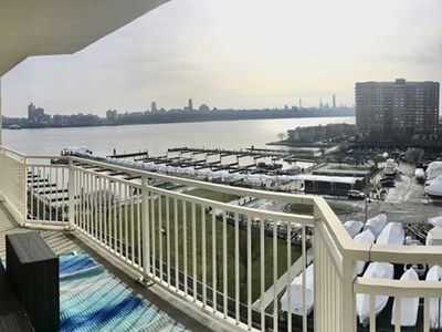 1055 River Rd, Edgewater, NJ, 07020