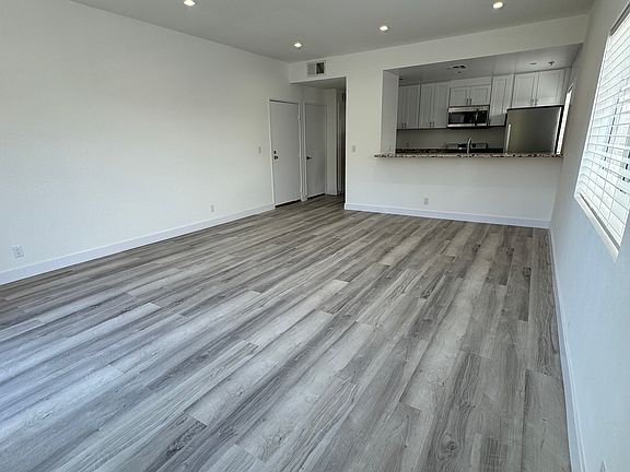 3rd image of 5139 Maplewood Ave