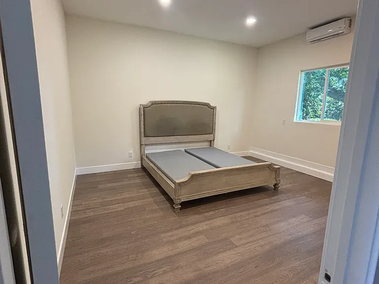 5446 Teixeira Dr — Photo 3