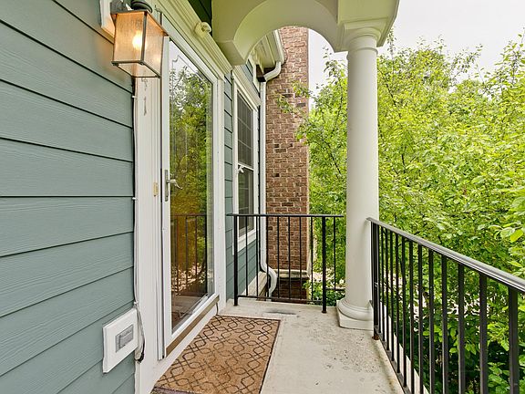 3rd image of 1941 Lynn Cir