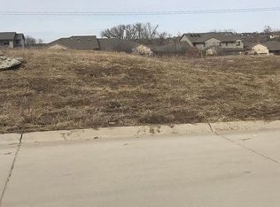 8810 Gold Dust Rd, Lincoln, NE 68526