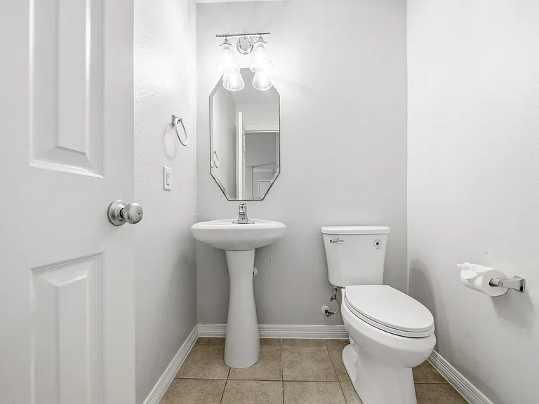 2711 Wallingford Pnes — Photo 32