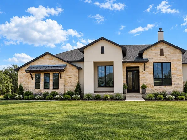 497 James Way, Castroville, TX 78009