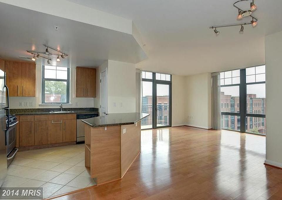 1st image of 1021 N Garfield St APT 610