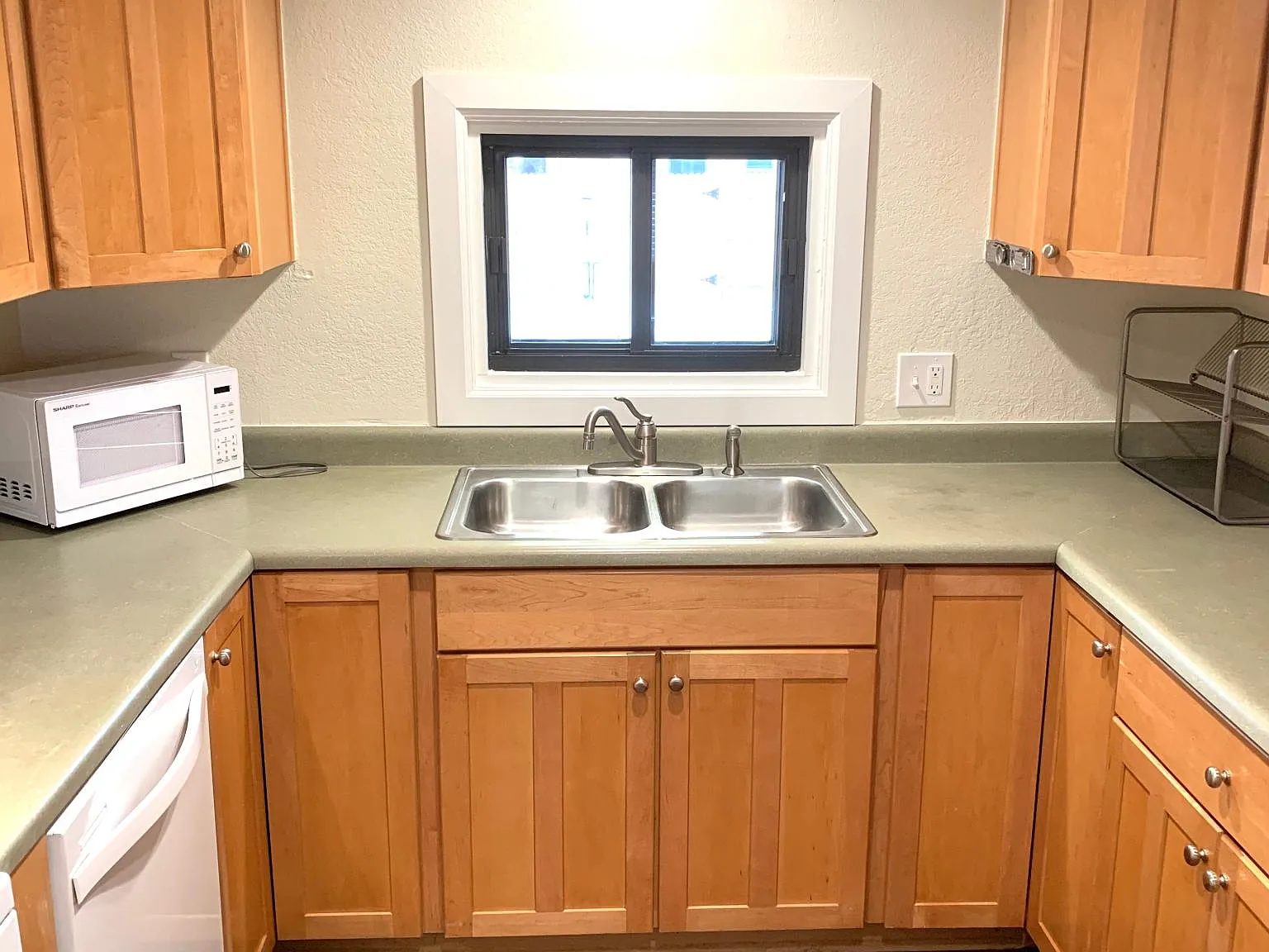 2 bed, 1100 sqft, $2,400 — Photo 3