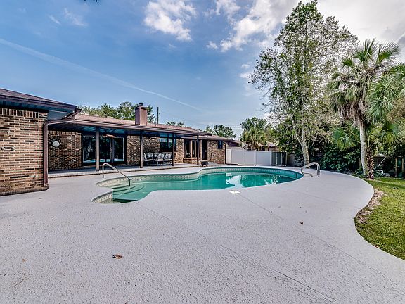 5th image of 8330 Royalwood Dr