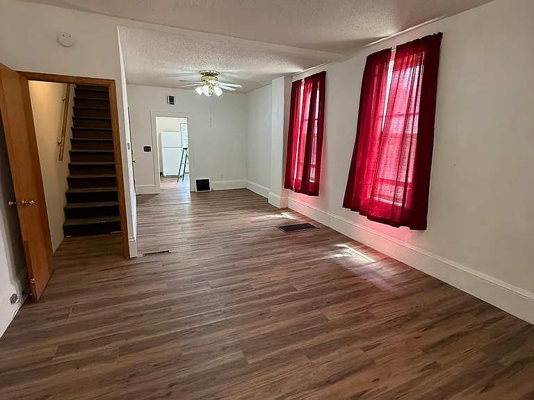 1006 Walnut St #1 — Photo 2