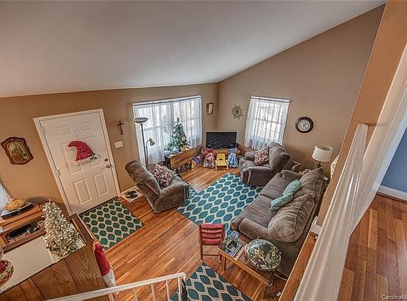5th image of 615 Forest Dr