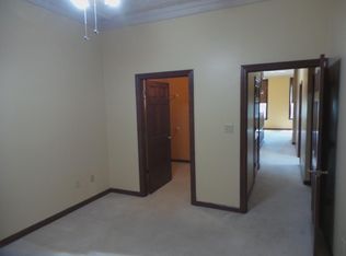 242 1/2 E Side Sq, Carlinville, IL 62626