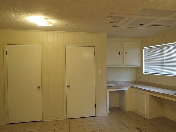 5th image of 2820 Las Palmas Dr