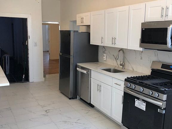 3rd image of 634 Newark Ave Floor 1