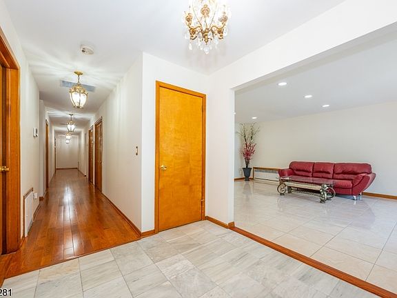 5th image of 417 Linden Ave