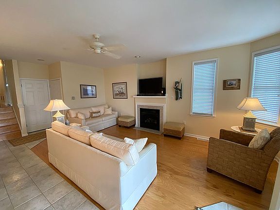 2nd image of 611 Bay Ave APT 1