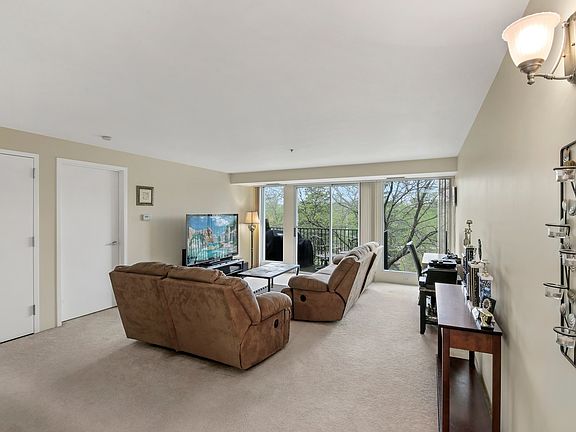 3rd image of 5020 Arbor Ln Unit 301