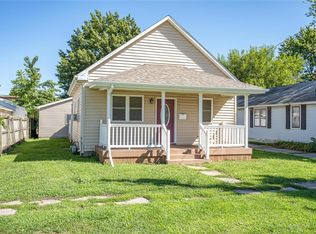 204 E Madison St, Girard, IL 62640