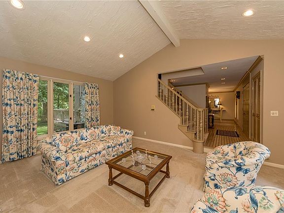 4th image of 32875 Burlwood Dr