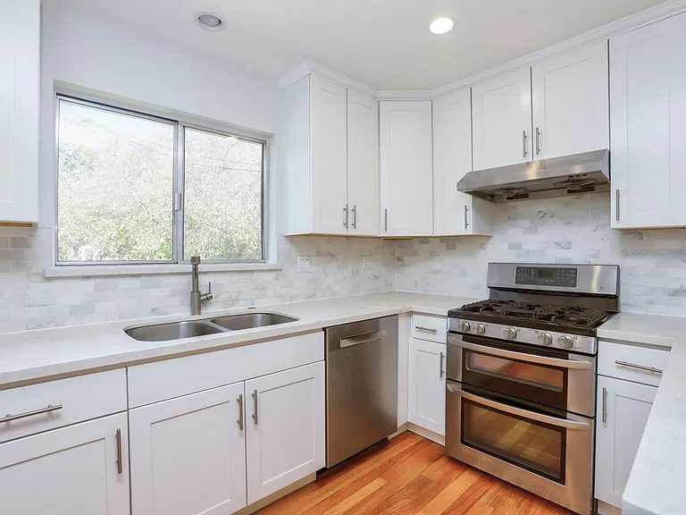 264 W Oakwood Blvd — Photo 7