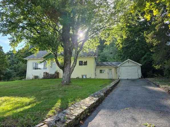 141 W Mombasha Road, Monroe, NY 10950
