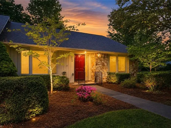 2609 Spring Bridge Cir, Greensboro, NC 27410