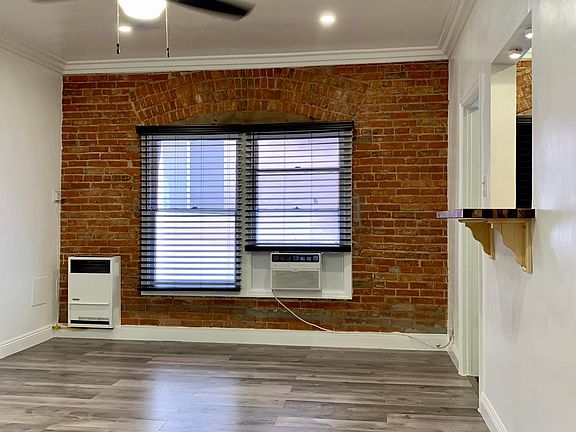 2nd image of 4029 Oakwood Ave #304