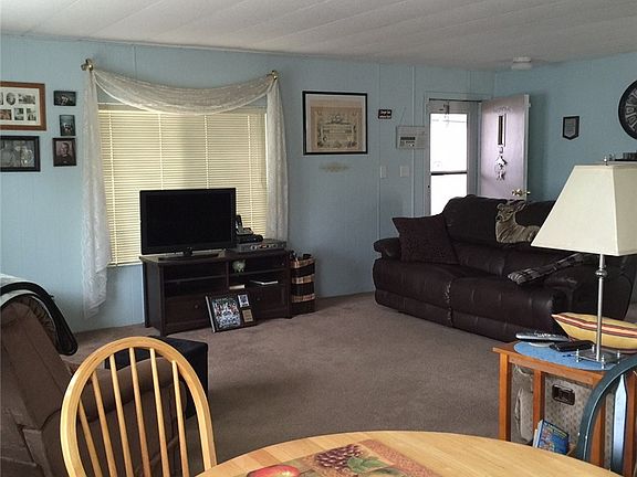 4th image of 1131 Spruce Dr