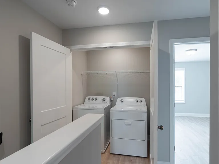 211 E Adams Ave — Photo 7