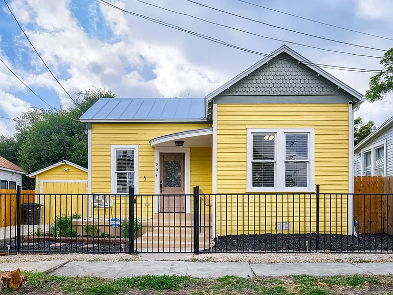 904 N Mesquite St — Photo 1