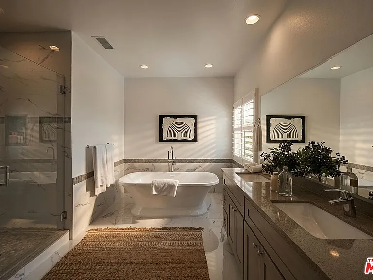 15330 Del Gado Dr — Photo 17