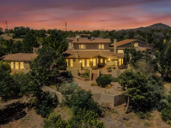30 Apache Crk, Santa Fe, NM 87505