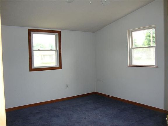 3rd image of 643 S Riverview Ave