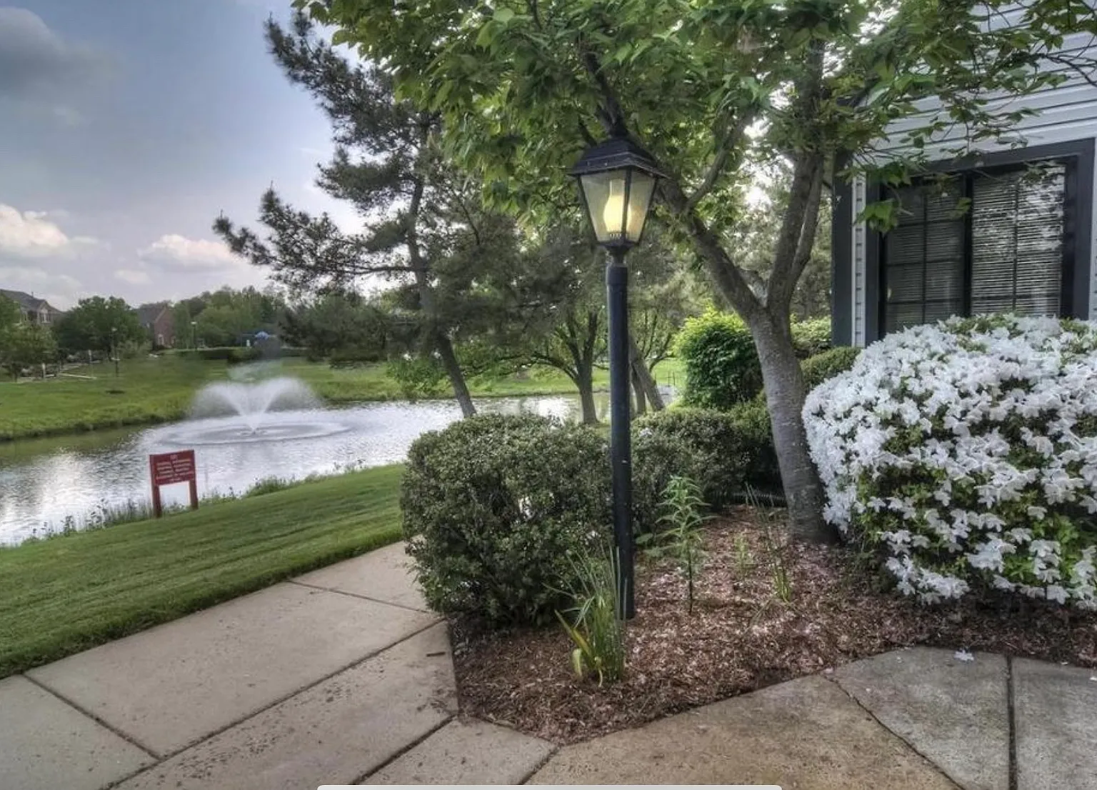 2 bed, 711 sqft, $2,050 — Photo 2