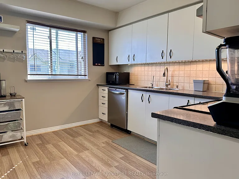 602 Gibney Cres — Photo 8