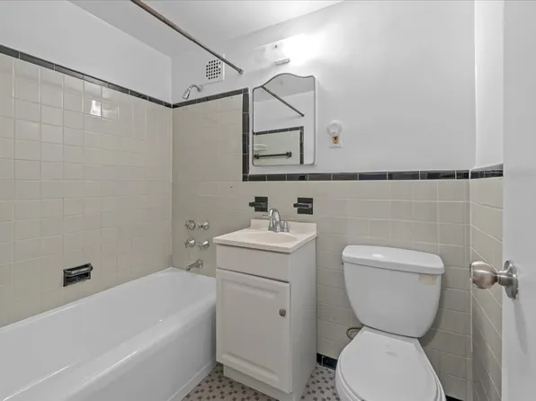 750 Kappock Street image 12 of 17