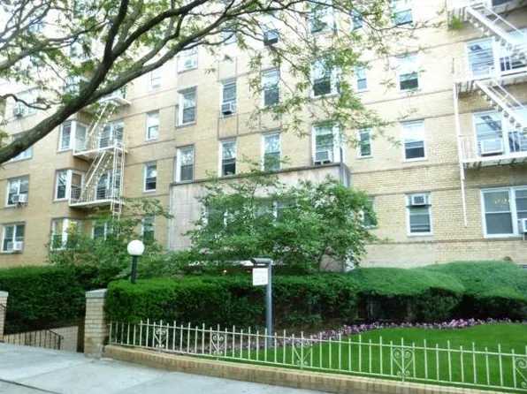 1250 Ocean Parkway image 1 of 11