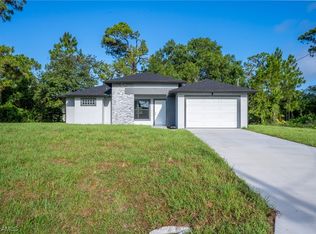 5046 N Obispo Cir, Labelle, FL 33935