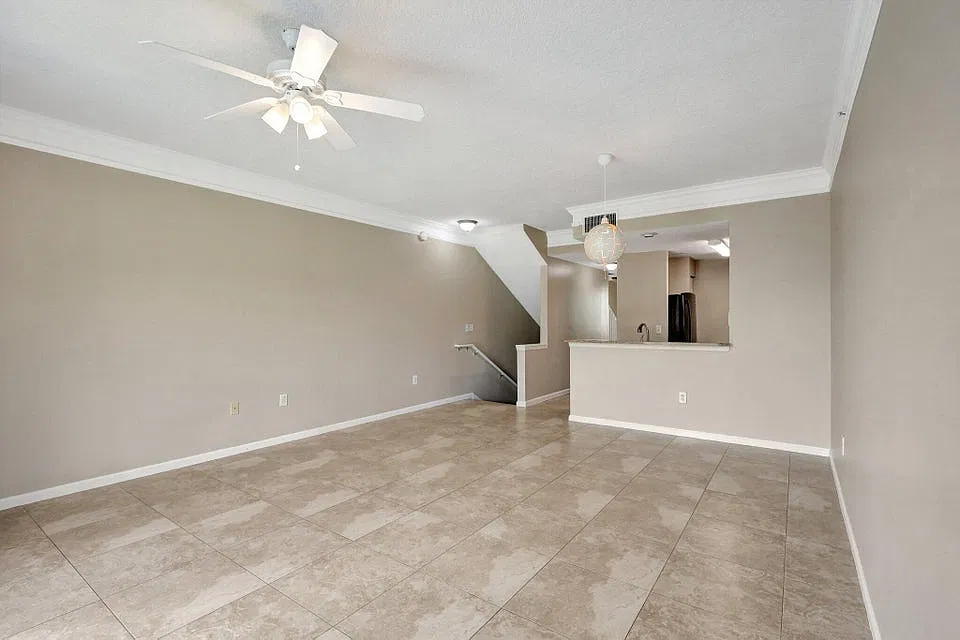 2038 Alta Meadows Ln — Photo 4