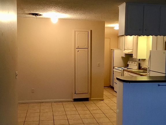 2nd image of 1102 N Carol Ln