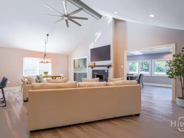 53 Village Green Cir, Savannah, GA