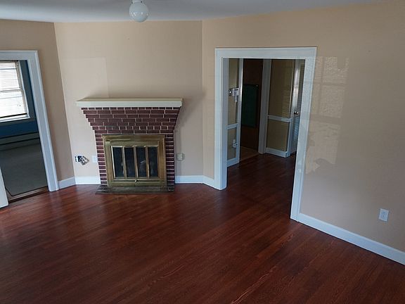 5th image of 160 Farrington St