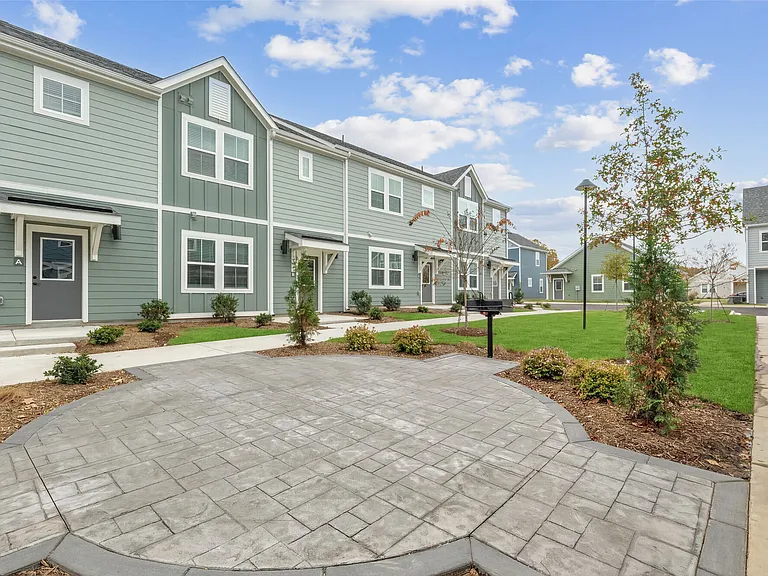 Hamlet Huntersville - Homes & Townhomes for Rent — Photo 25