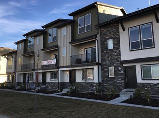 569 Lewski Ln, Bluffdale, UT 84065