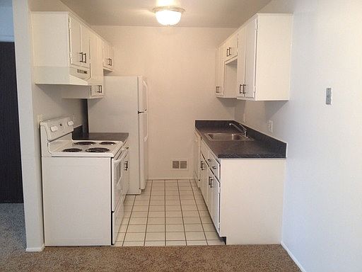 4th image of 2722 Golfside Dr APT 914
