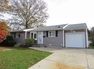 5 Manetto Dr, Plainview, NY 11803