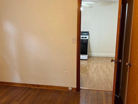 dinning room to kitchen