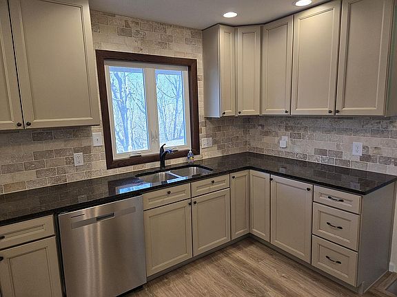 3rd image of 2695 Timberlane Rd