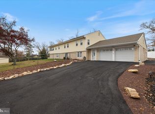 11 Williams Ln, Yardley, PA 19067