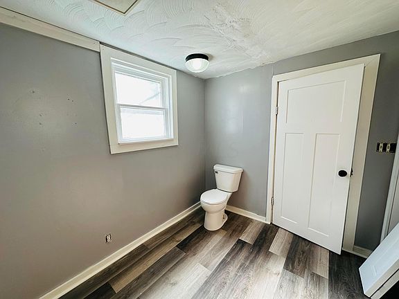 5th image of 561 Mill St