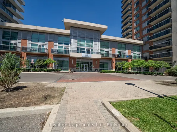 215 Queen St E #1602, Brampton, ON L6W 0A9