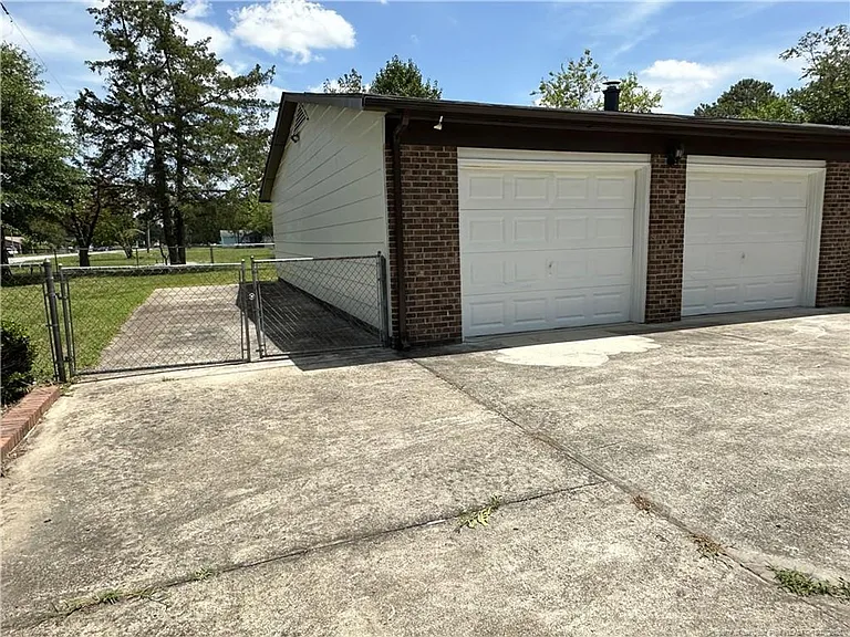 1601 Bluesprings Rd — Photo 32