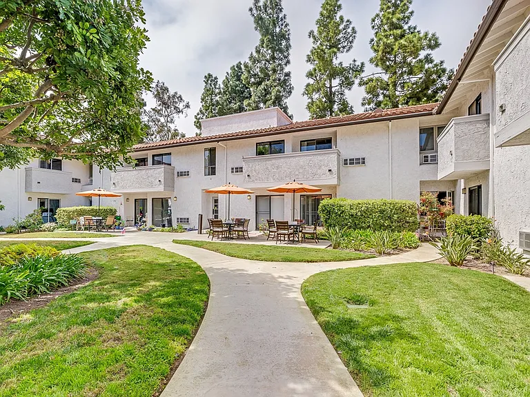 Encinitas Senior Living - 55+ Active Adult Apartments — Photo 5